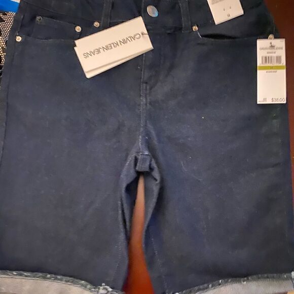 CALVIN KLEIN JEANS MID RISE SKINNY SHORTS - Picture 2 of 5
